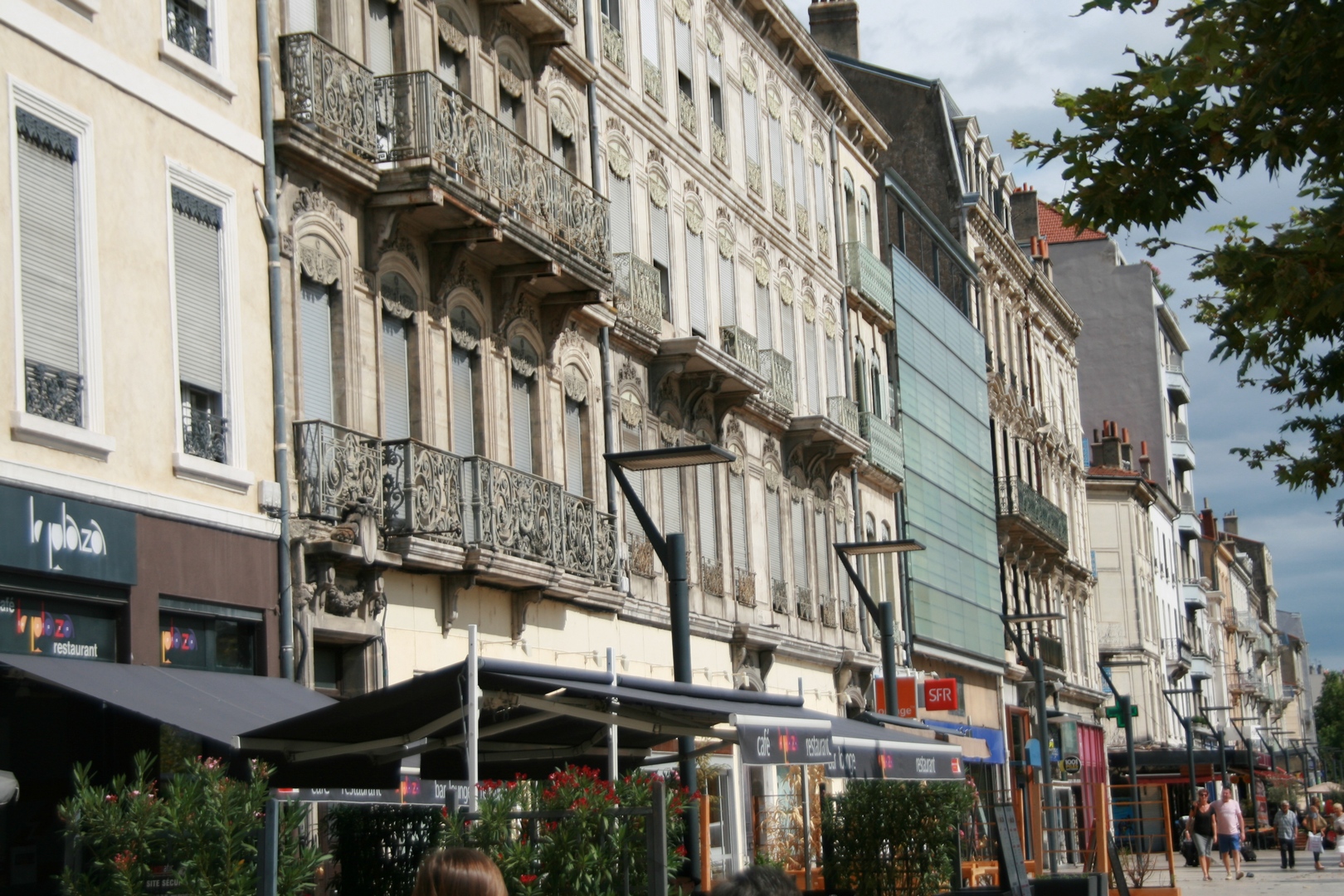 Bhouse_Valen